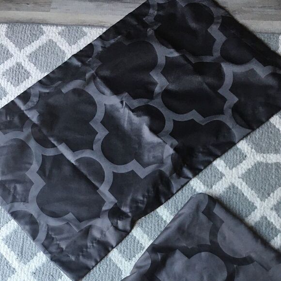 Pair of Shams - Picture 2 of 12